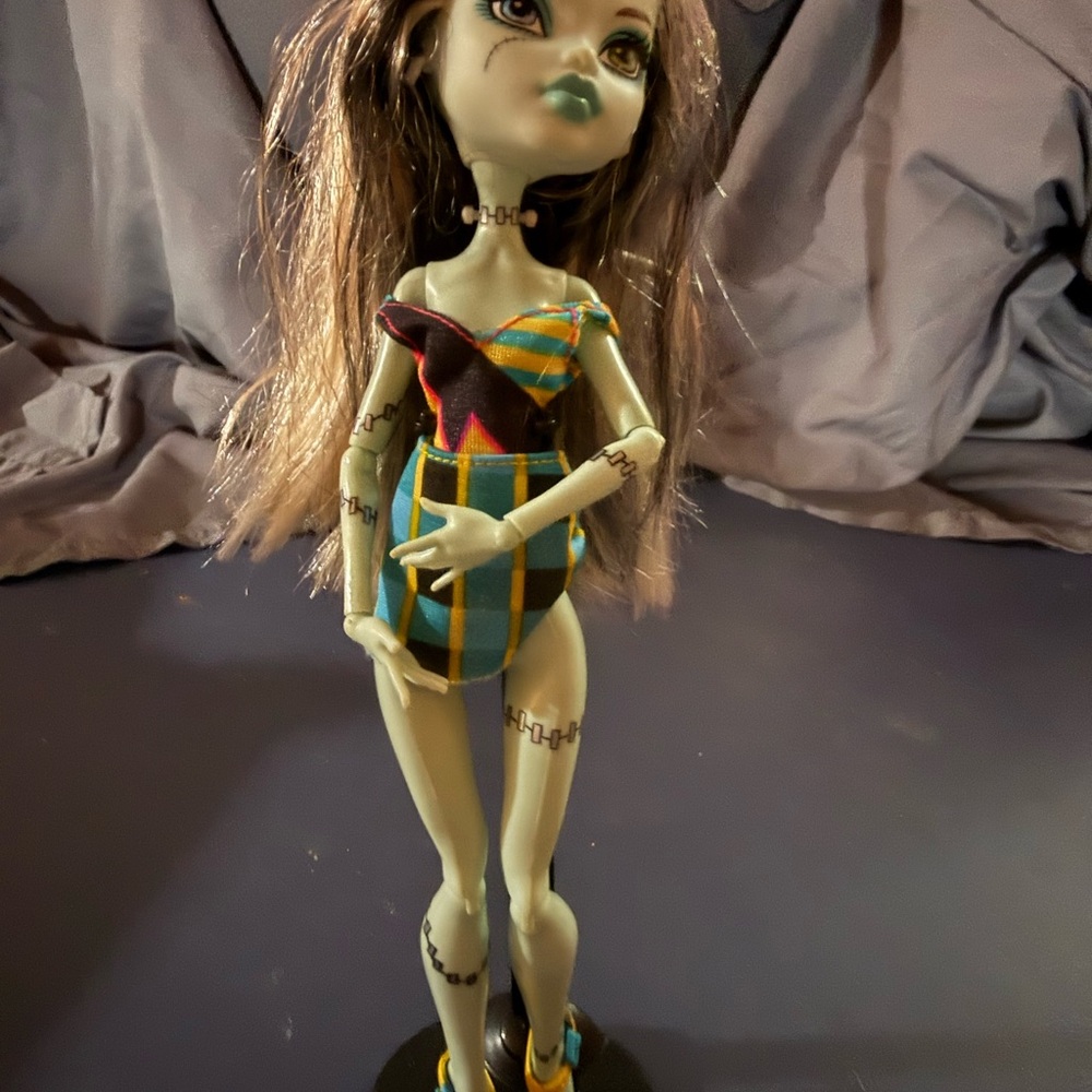 Monster high gloom beach doll Frankie Stein